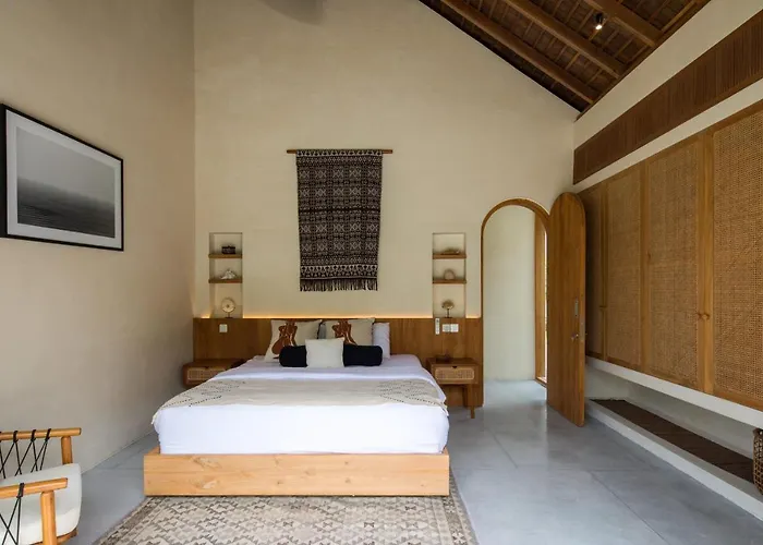 Mona Boutique & * Uluwatu
