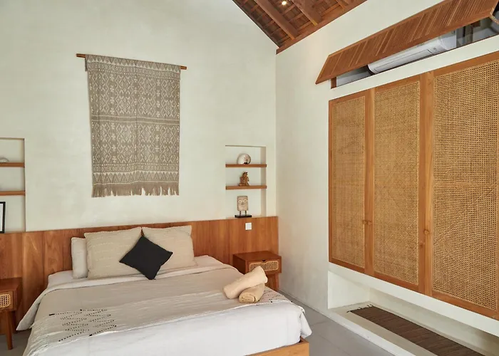 Mona Boutique & Uluwatu