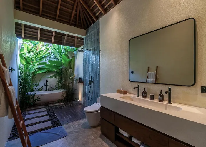 Mona Boutique & * Uluwatu
